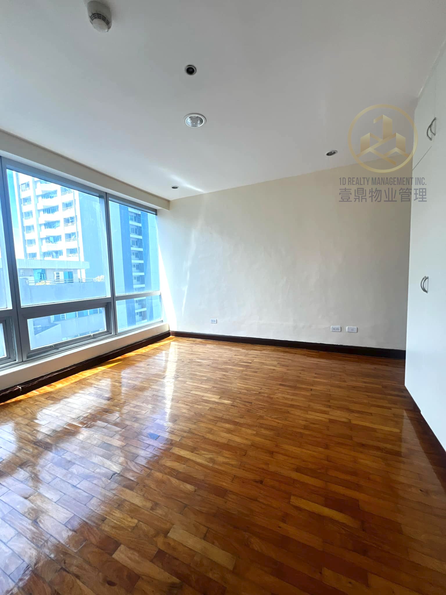 For Sale: 📍EASTON PLACE - Salcedo Village Makati City