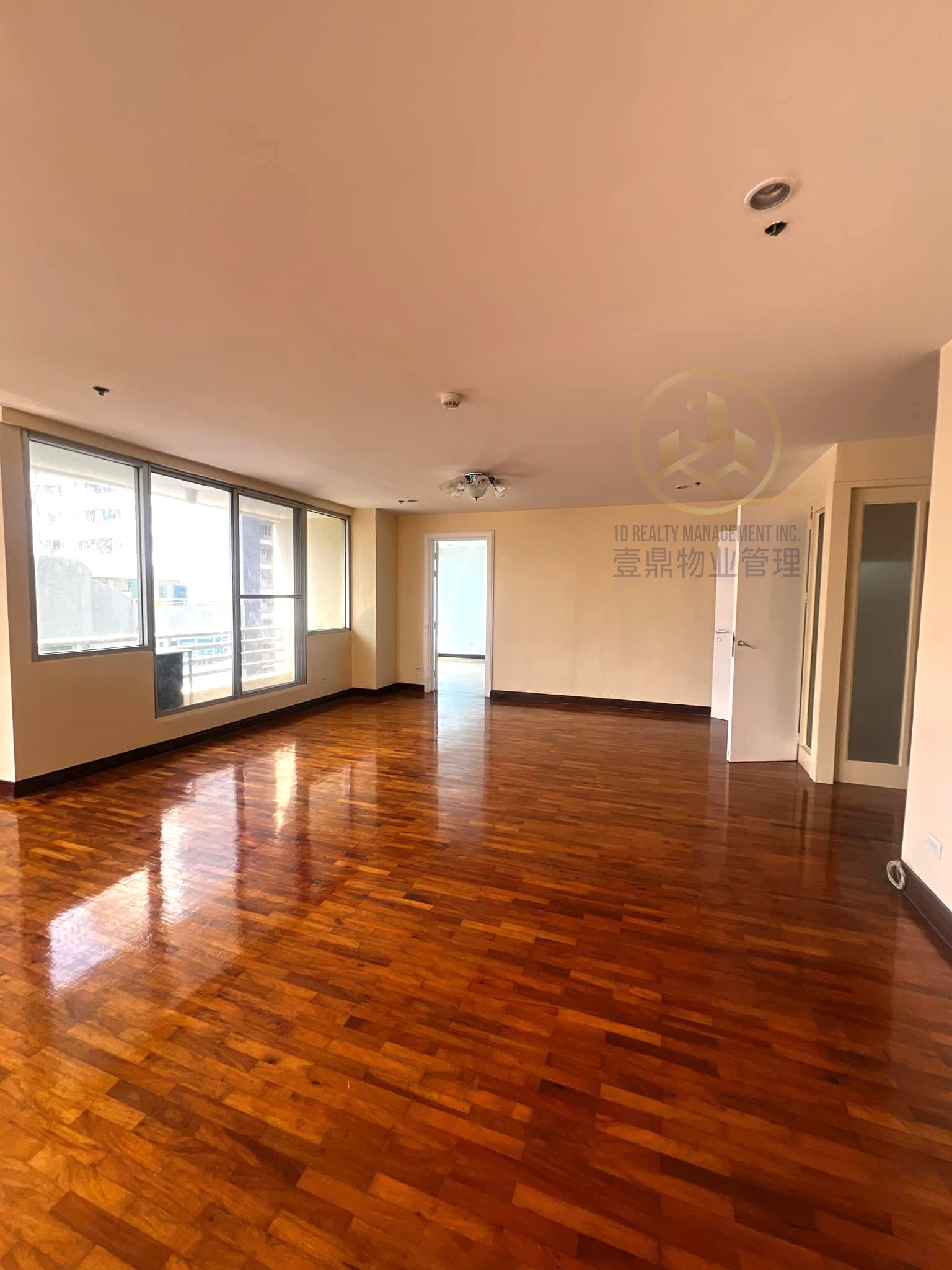 For Sale: 📍EASTON PLACE - Salcedo Village Makati City