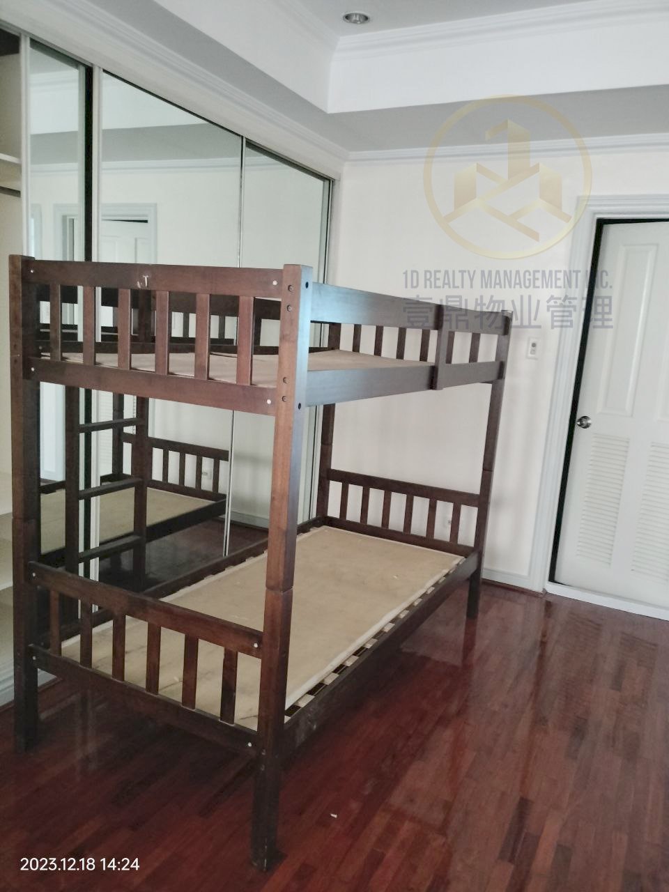 FOR SALE 2BR - EASTON PLACE - Salcedo Village Makati City