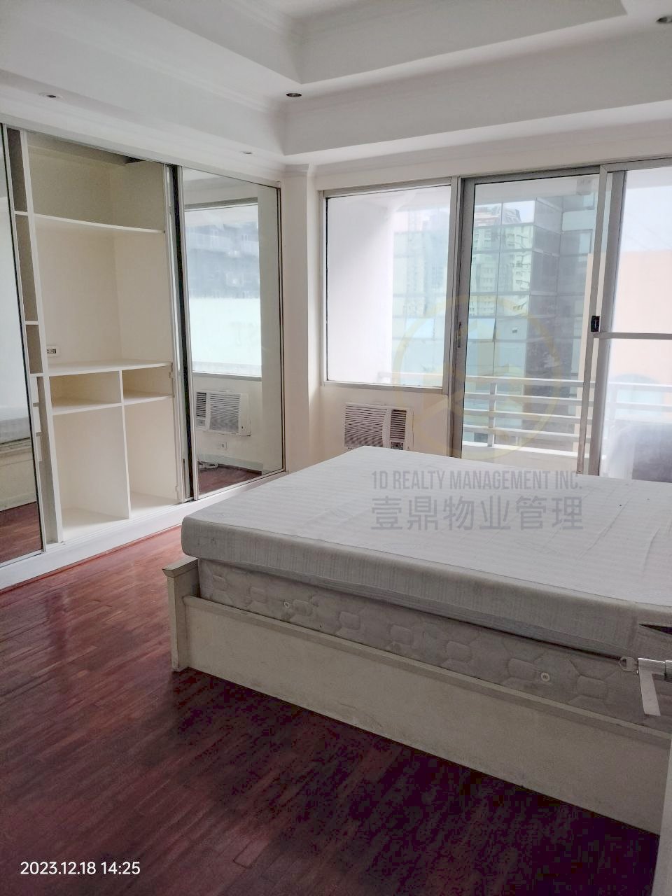 FOR SALE 2BR - EASTON PLACE - Salcedo Village Makati City